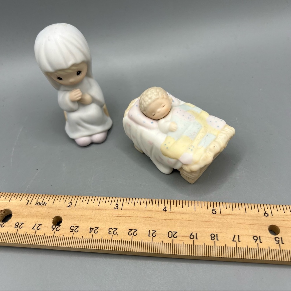 VTG 1982 PRECIOUS MOMENTS MINI NATIVITY MARY & BABY JESUS FIGURINES E-2395 NICE! - Picture 2 of 7